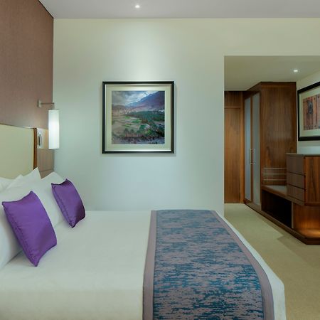 Hotel Crowne Plaza Muscat Ocec By Ihg Esterno foto
