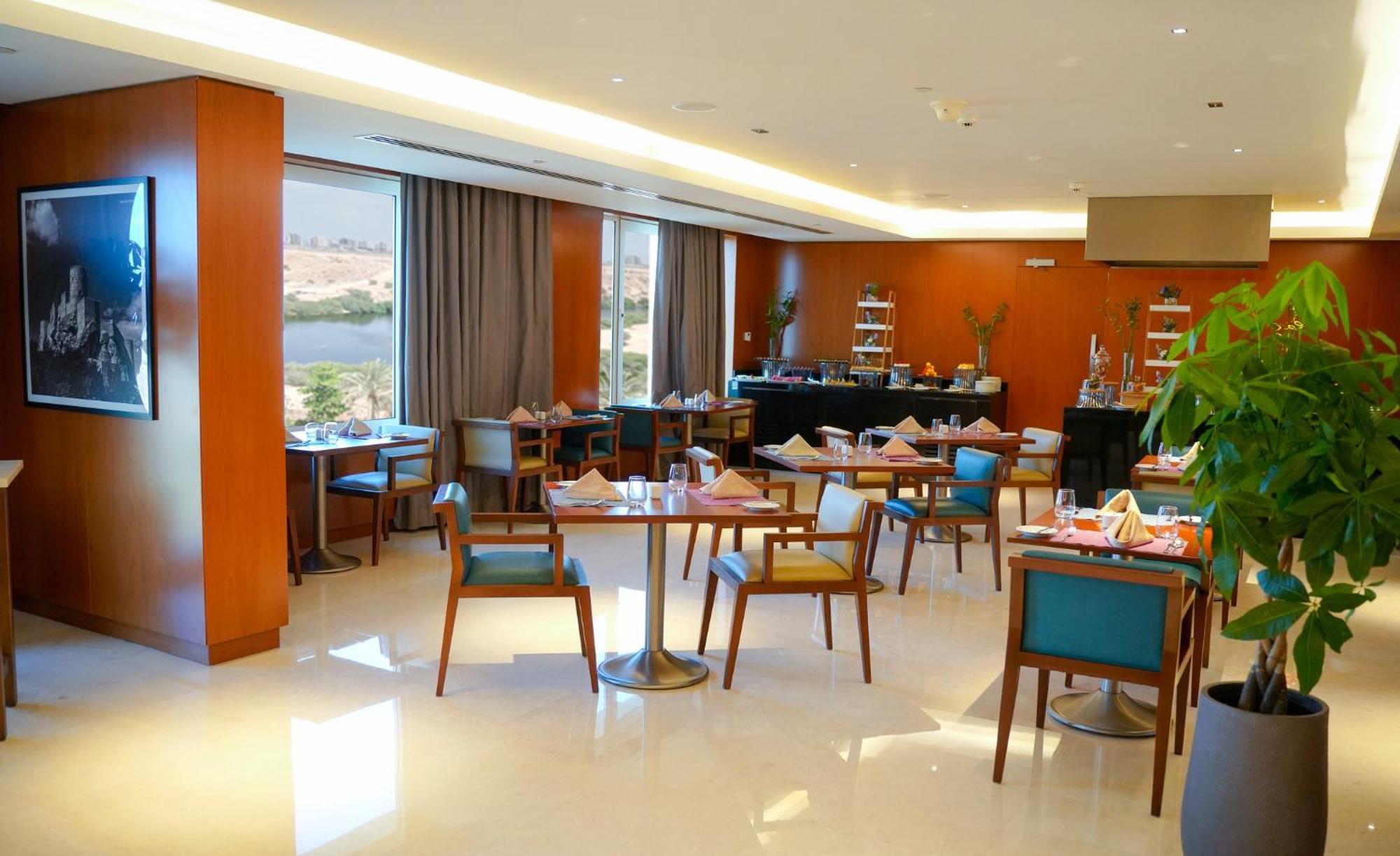 Hotel Crowne Plaza Muscat Ocec By Ihg Esterno foto