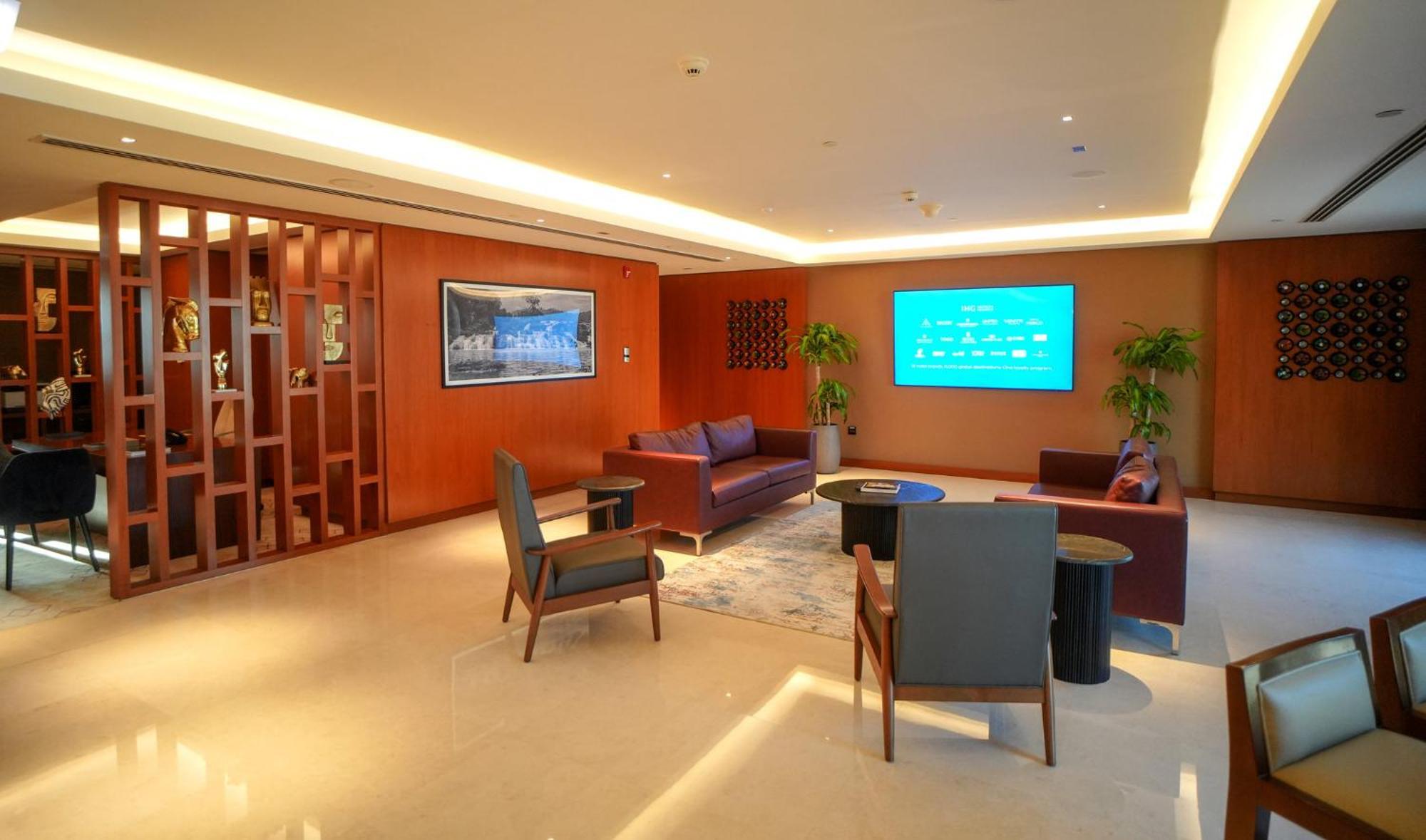 Hotel Crowne Plaza Muscat Ocec By Ihg Esterno foto