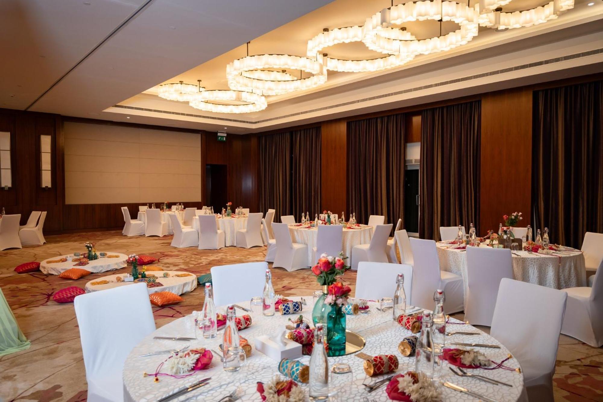 Hotel Crowne Plaza Muscat Ocec By Ihg Esterno foto